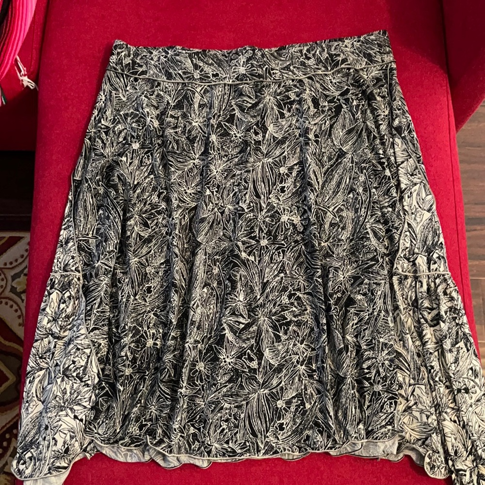 Max Studio Women’s XL Black and White Floral Skirt